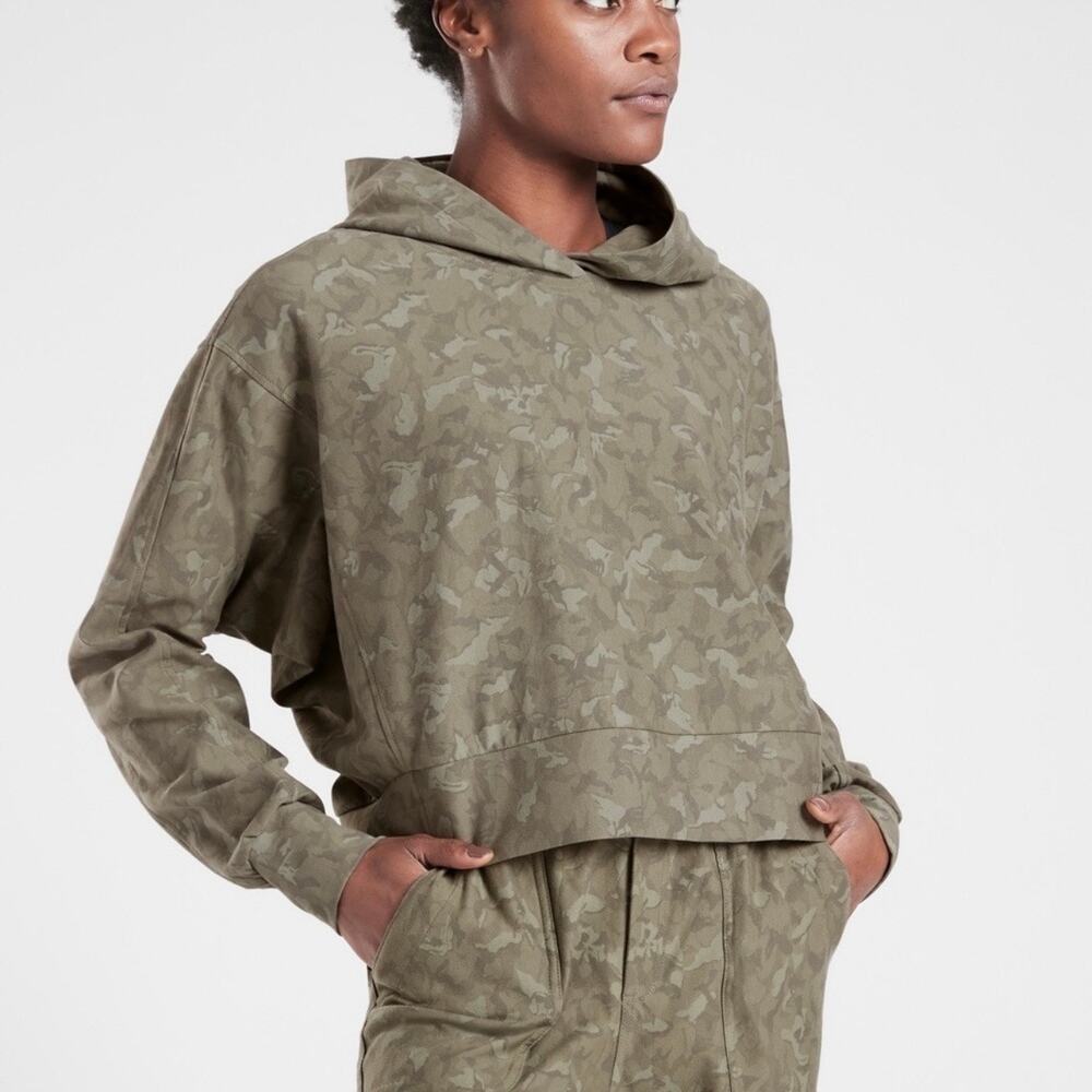 ATHLETA Camo Farralon Crop Hoodie Sweatshirt XXS